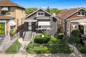Photo of 9549 S Calumet Avenue Chicago IL 60628