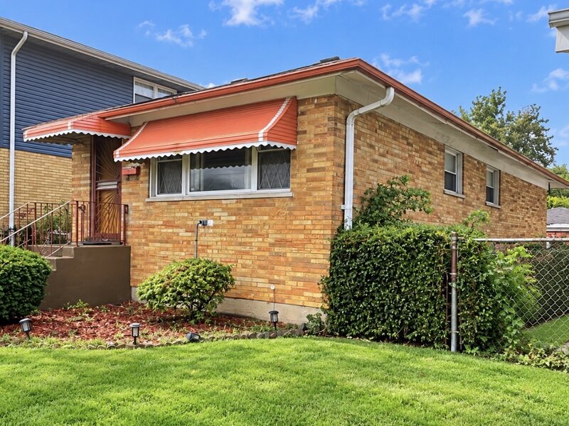 11555 S Justine Street Chicago IL 60643