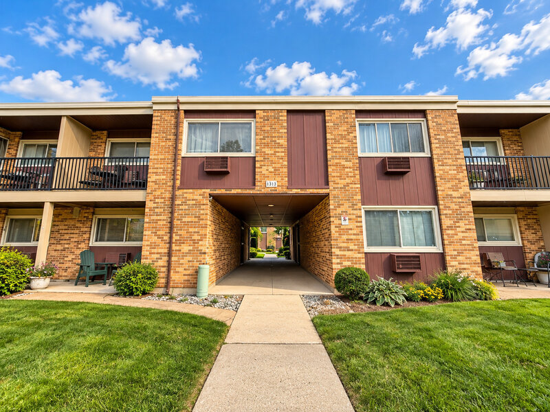 1313 Rebecca Road Lombard IL 60148