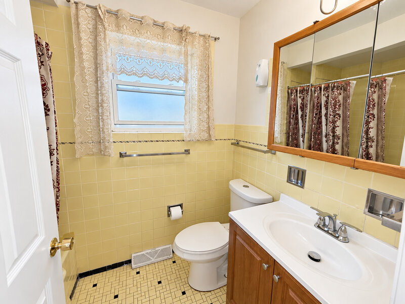 6812 W Higgins Avenue Chicago IL 60656