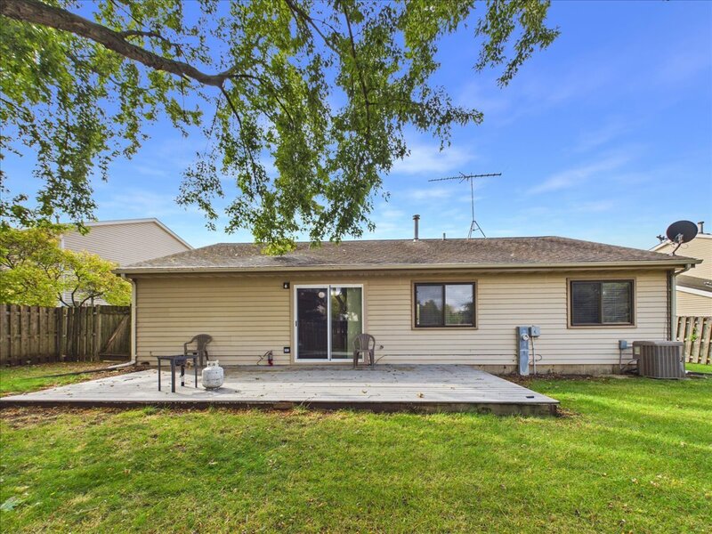 1353 Fountain Green Drive Crystal Lake IL 60014