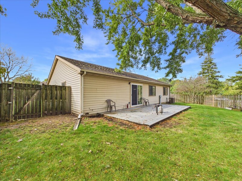 1353 Fountain Green Drive Crystal Lake IL 60014