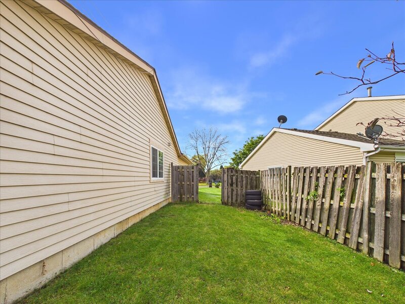 1353 Fountain Green Drive Crystal Lake IL 60014