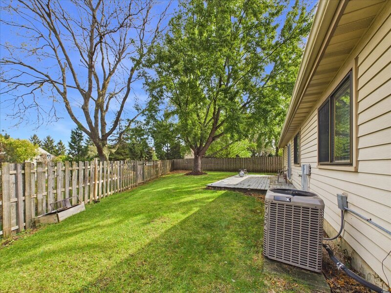 1353 Fountain Green Drive Crystal Lake IL 60014