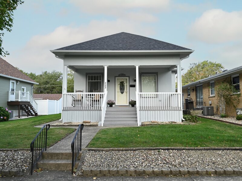 223 S Grand Avenue Bradley IL 60915