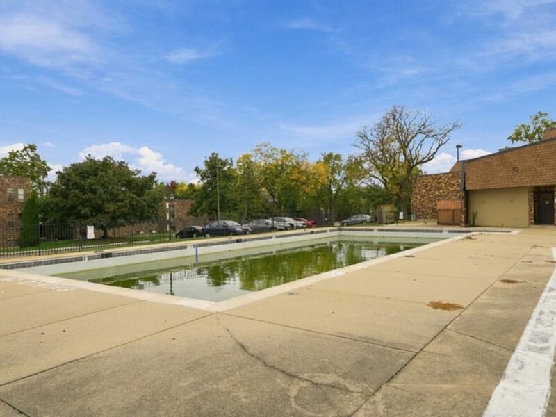 2214 Country Club Drive Woodridge IL 60517