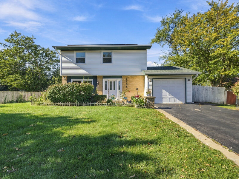1738 Newport Street Glendale Heights IL 60139