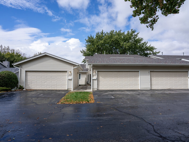 3076 Parkwild Drive Bettendorf IA 52722