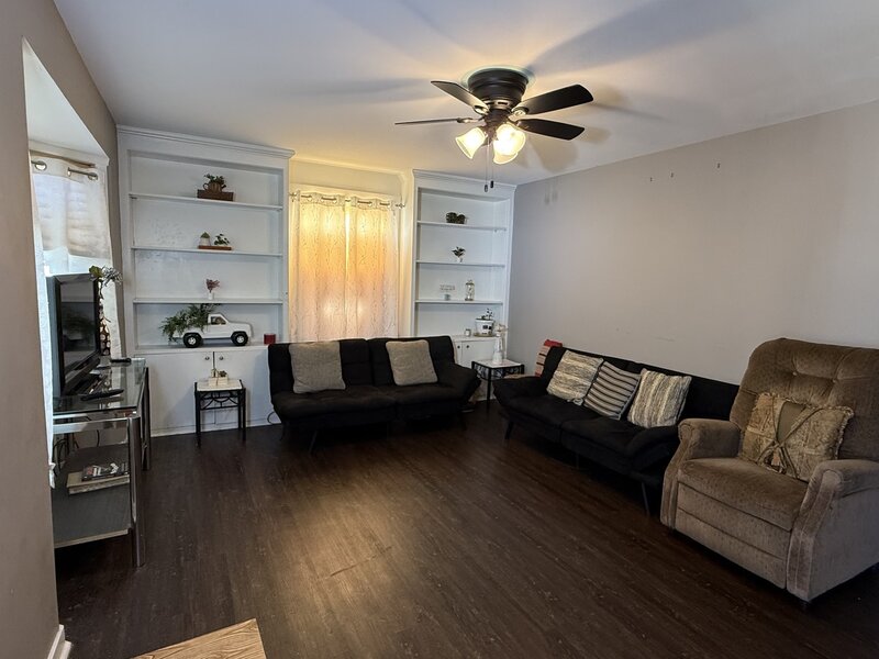 524 Lavoie Avenue Elgin IL 60120