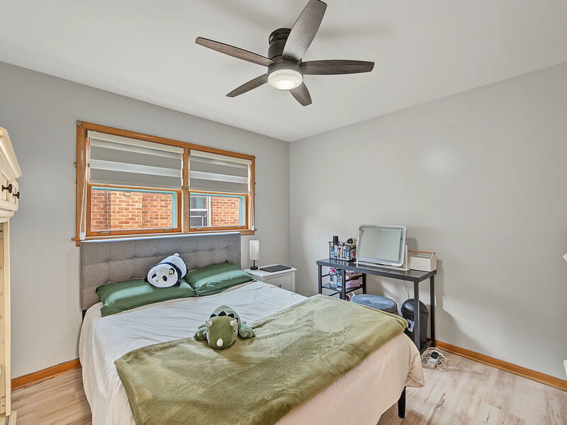 10712 S Avenue B Chicago IL 60617