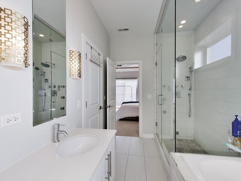 2441 W Belmont Avenue Chicago IL 60618