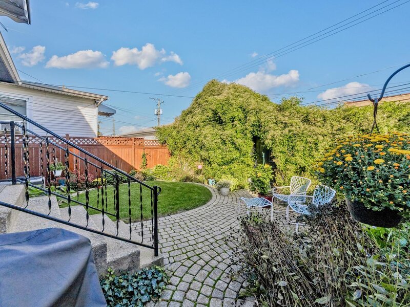 5210 W Dakin Street Chicago IL 60641