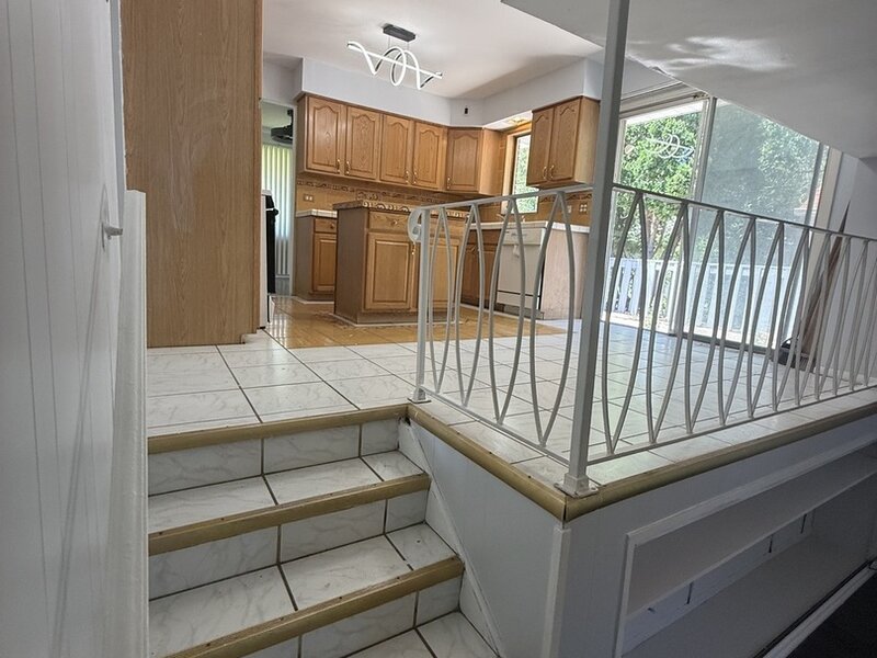 942 E 168th Street South Holland IL 60473