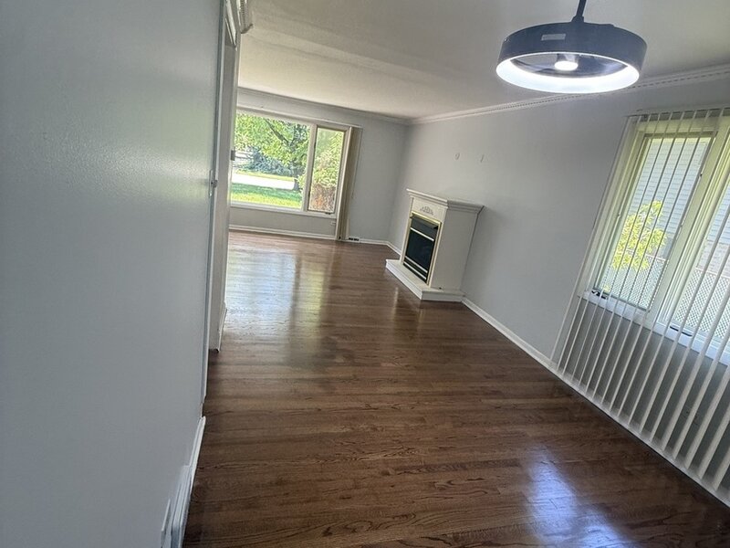 942 E 168th Street South Holland IL 60473