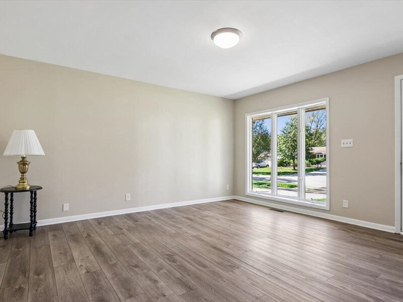 517 Sherwood Drive Streamwood IL 60107