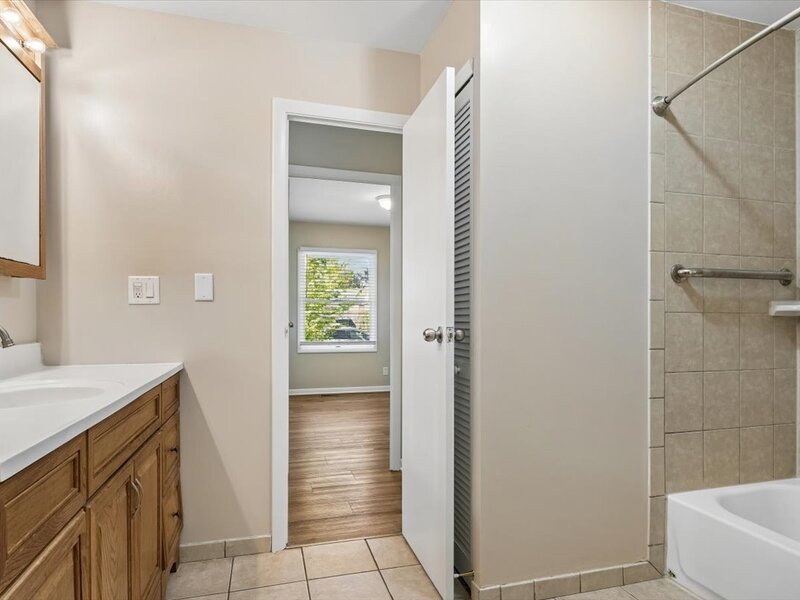 517 Sherwood Drive Streamwood IL 60107