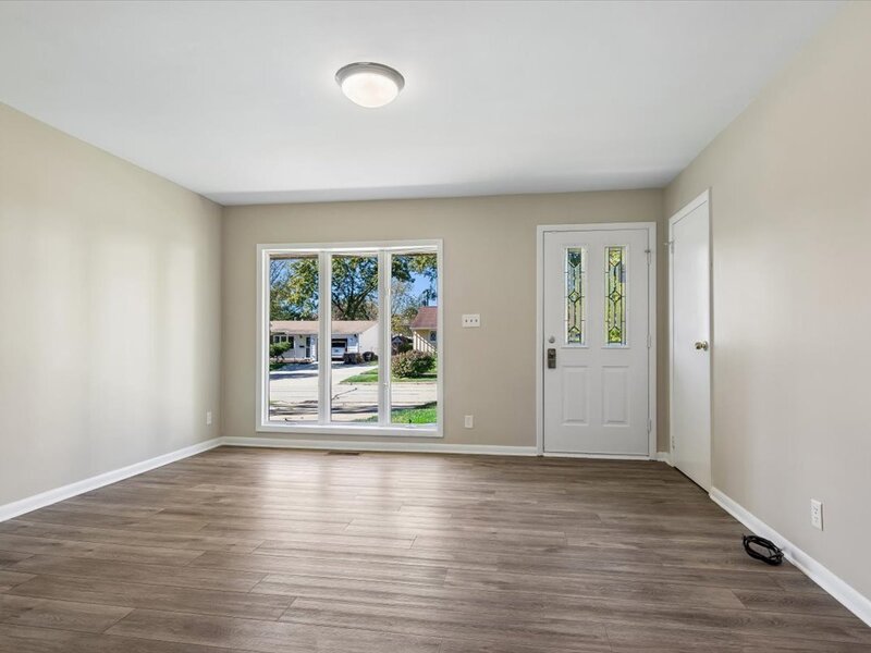 517 Sherwood Drive Streamwood IL 60107