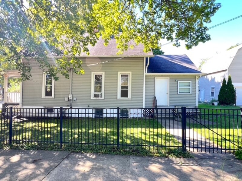 952 Larkin Avenue Elgin IL 60123