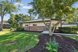 Photo of 1901 W Plainfield Road La Grange Highlands IL 60525
