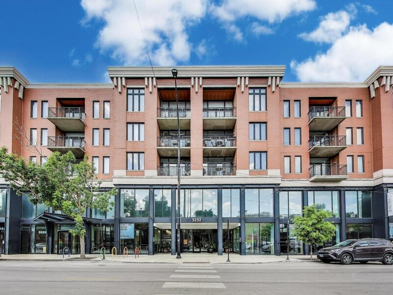 3232 N Halsted Street Chicago IL 60657