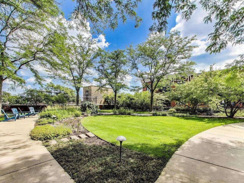 3232 N Halsted Street Chicago IL 60657