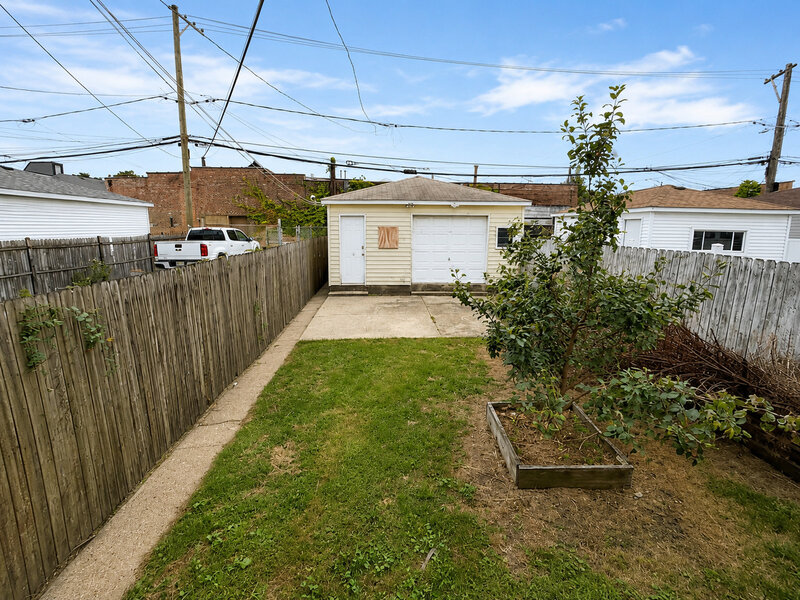4637 W Mclean Avenue Chicago IL 60639