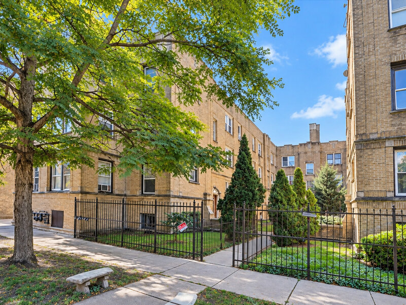 1703 W Wallen Avenue Chicago IL 60626