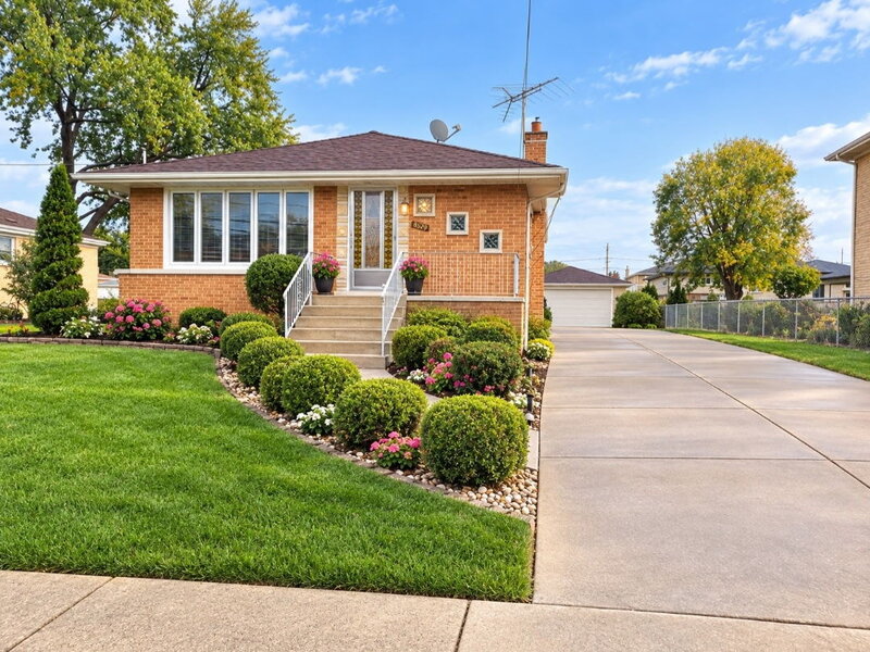 8629 Laramie Avenue Burbank IL 60459
