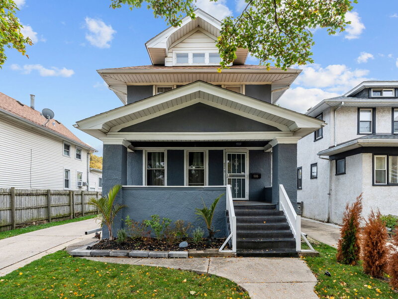 606 S 2nd Avenue Maywood IL 60153