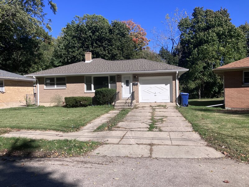 1333 Eastview Drive Waukegan IL 60085