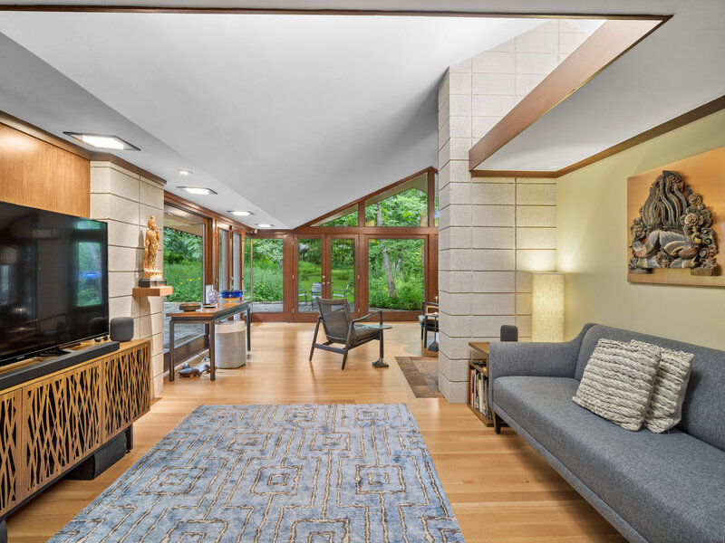 1120 Ridgewood Drive Highland Park IL 60035