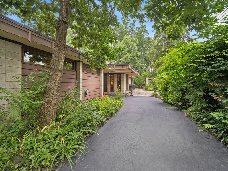 1120 Ridgewood Drive Highland Park IL 60035