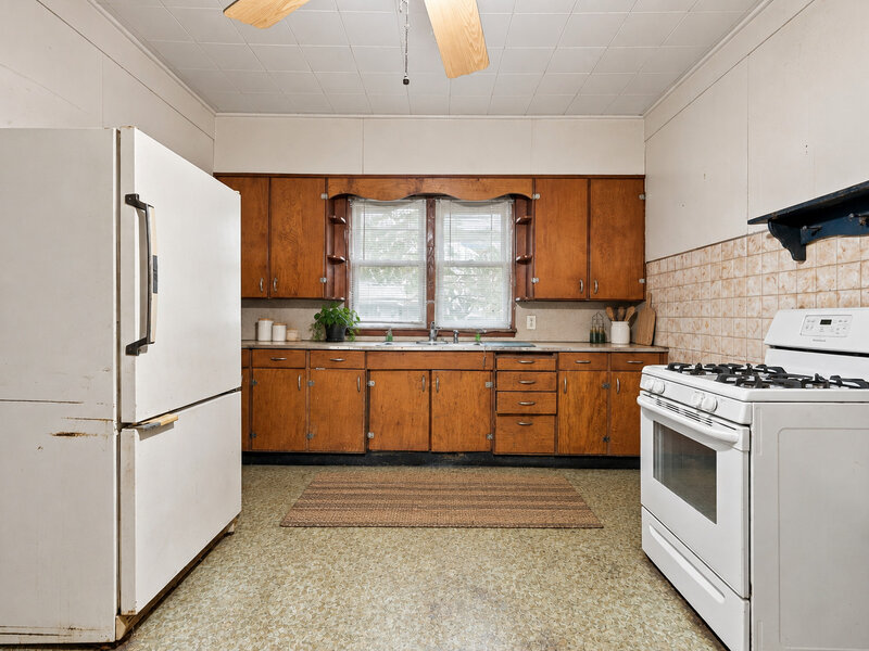 633 Locust Place Clinton IA 52732