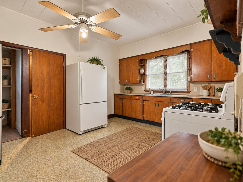 633 Locust Place Clinton IA 52732