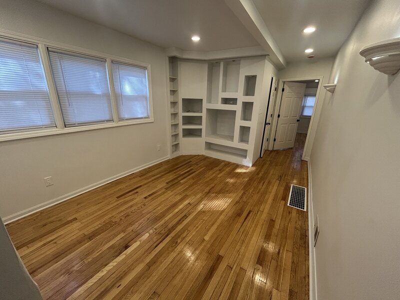 7659 S Bennett Avenue Chicago IL 60649