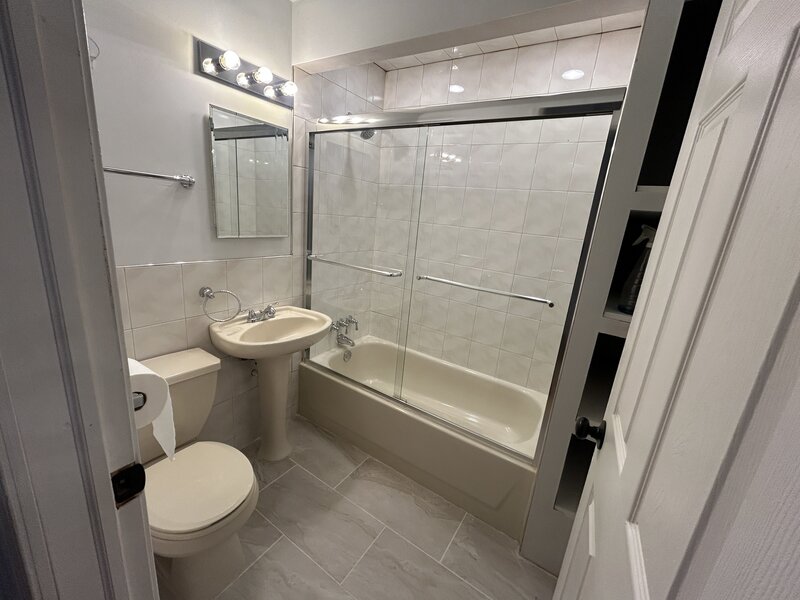 7659 S Bennett Avenue Chicago IL 60649