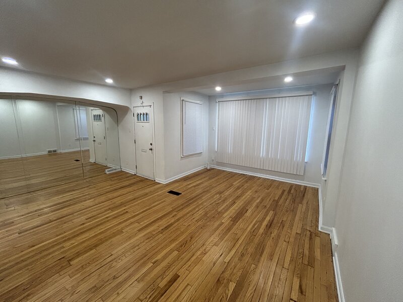 7659 S Bennett Avenue Chicago IL 60649