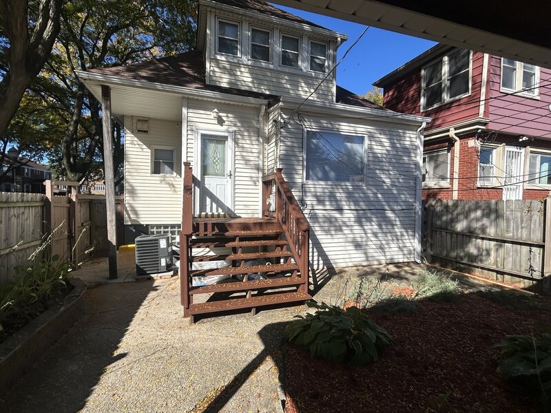 7659 S Bennett Avenue Chicago IL 60649