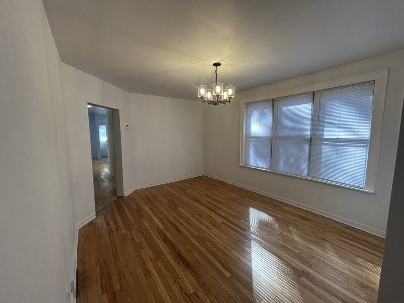 7659 S Bennett Avenue Chicago IL 60649