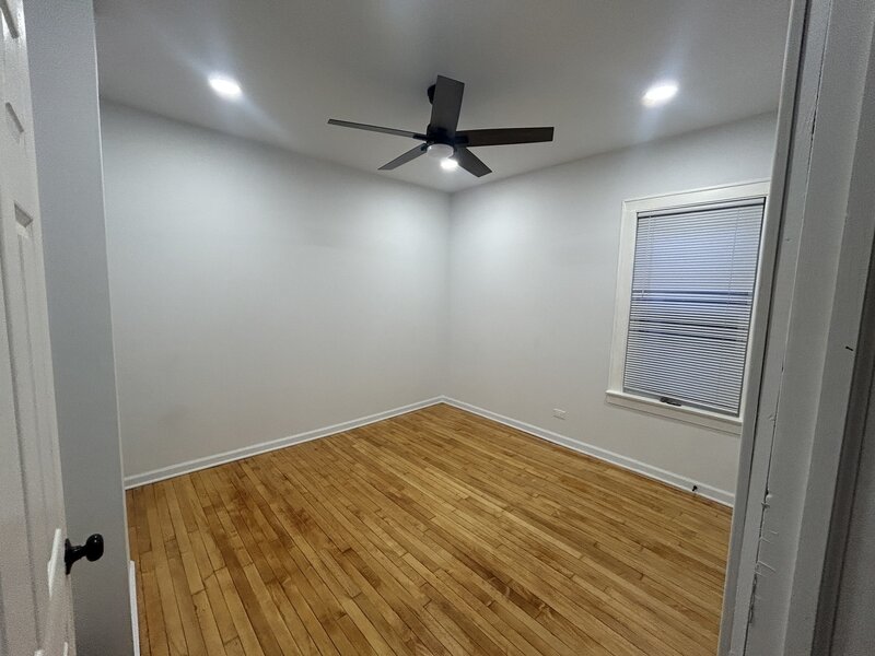7659 S Bennett Avenue Chicago IL 60649