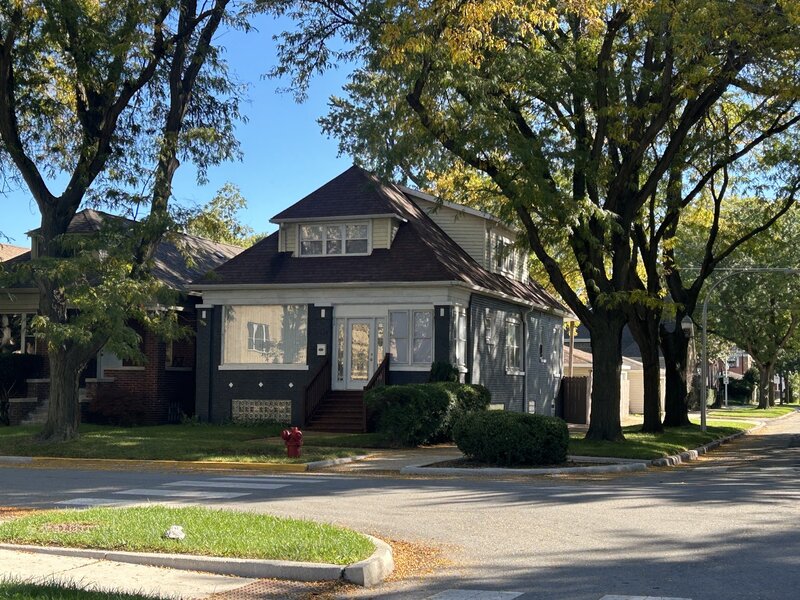 7659 S Bennett Avenue Chicago IL 60649