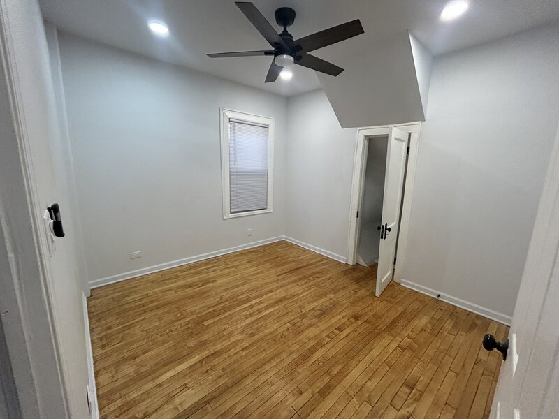 7659 S Bennett Avenue Chicago IL 60649