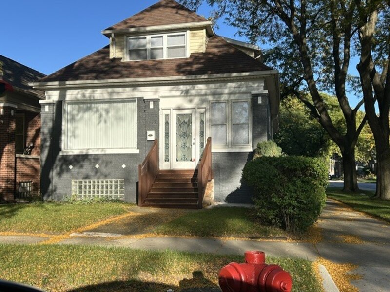 7659 S Bennett Avenue Chicago IL 60649