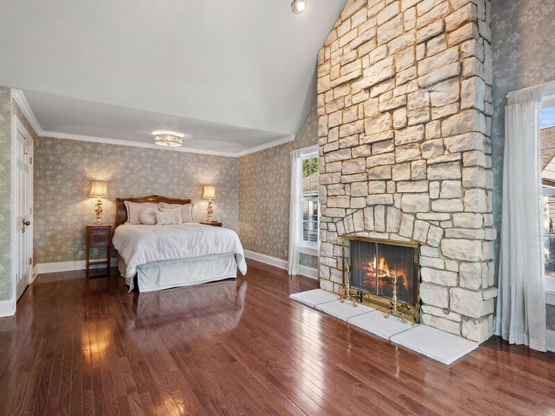 735 Hawthorne Lane Geneva IL 60134