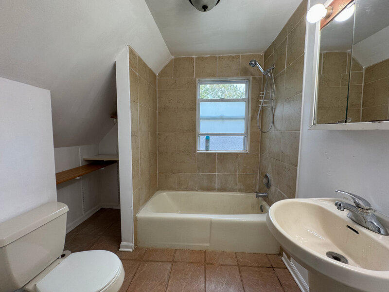 303 Davison Street Joliet IL 60433