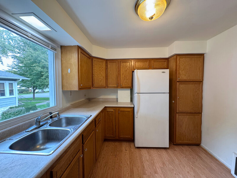 303 Davison Street Joliet IL 60433