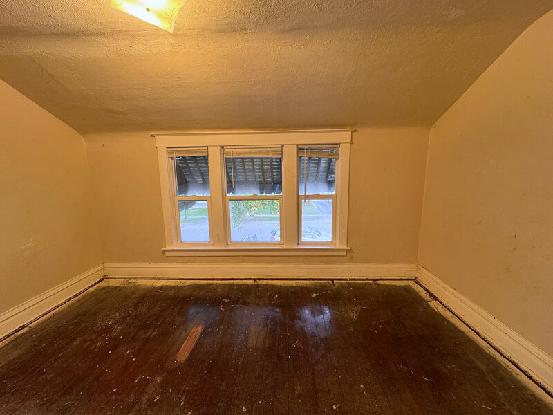 303 Davison Street Joliet IL 60433