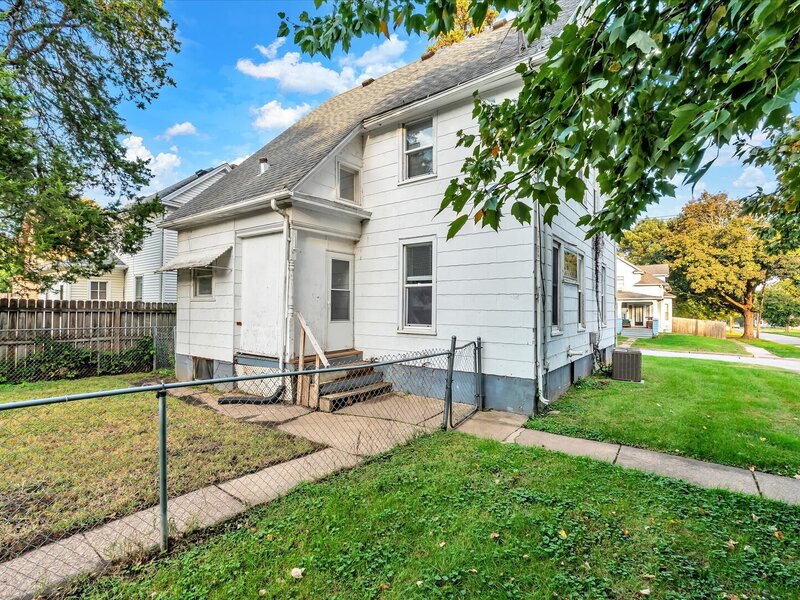 706 N Howell Street Davenport IA 52802