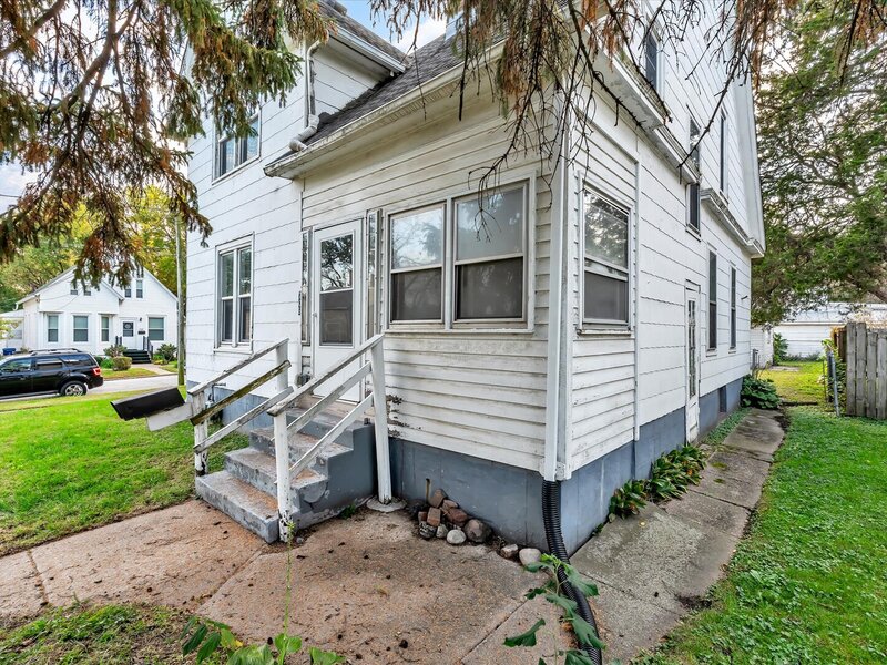 706 N Howell Street Davenport IA 52802
