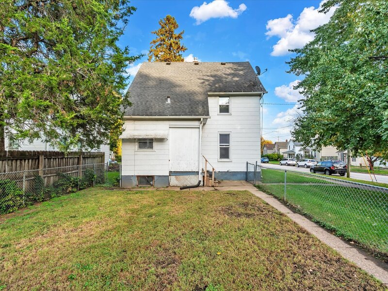 706 N Howell Street Davenport IA 52802